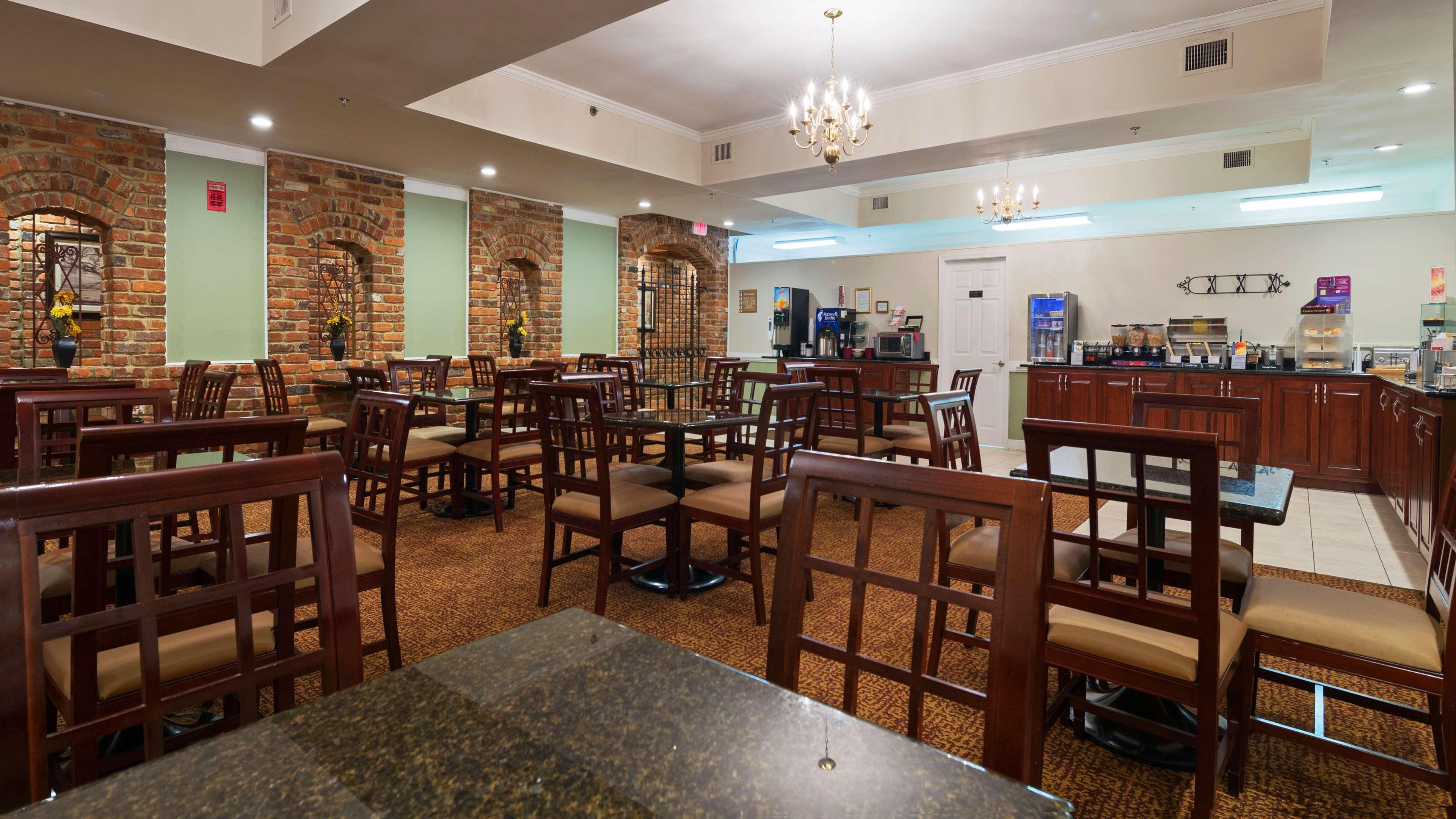 Best Western Plus Governor'S Inn Richmond Midlothian Exterior foto